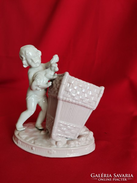 Nyulat fogó fiúcska! 1900 – 1920  évekbeli porcelán.